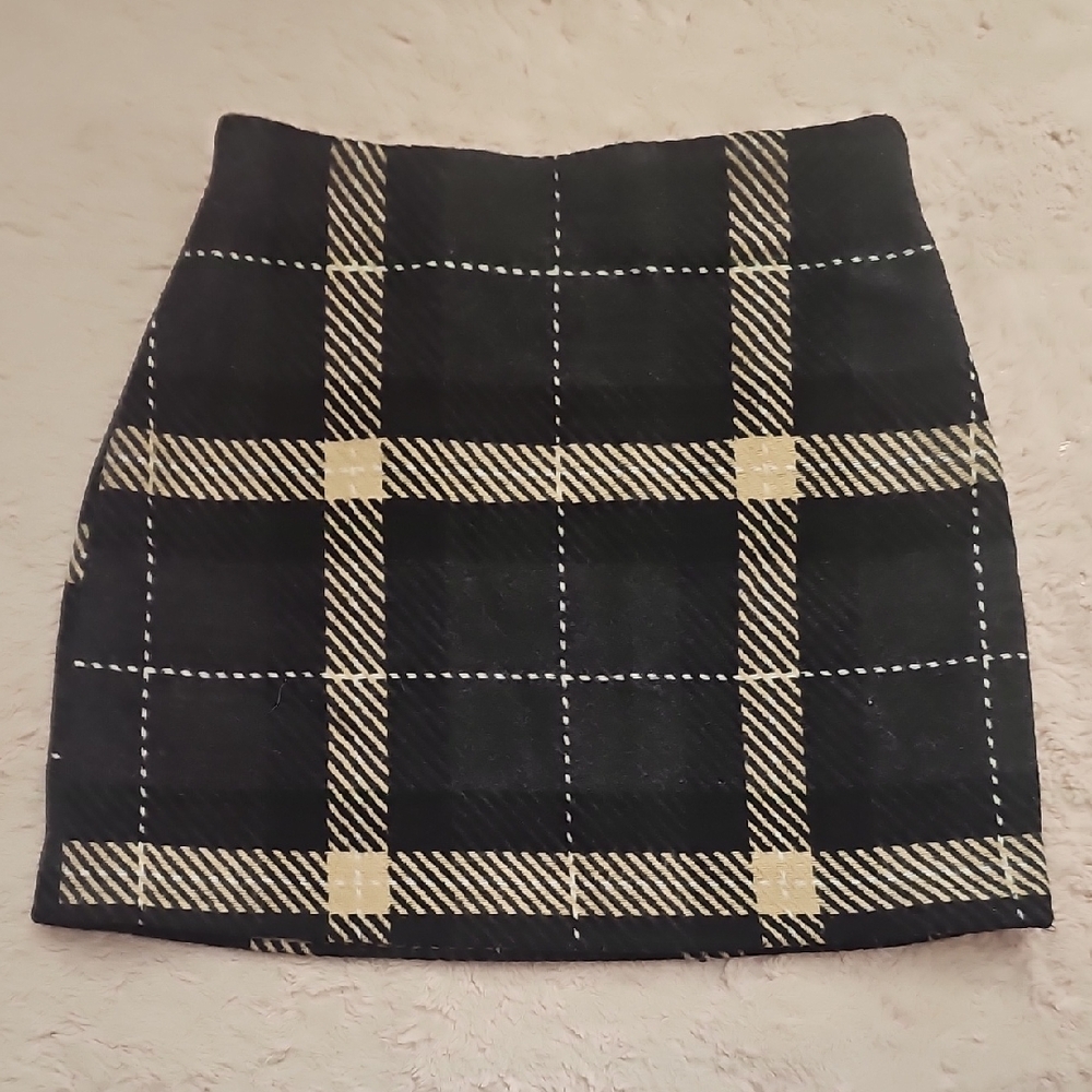 H&M Black and Cream Checkered Mini Skirt